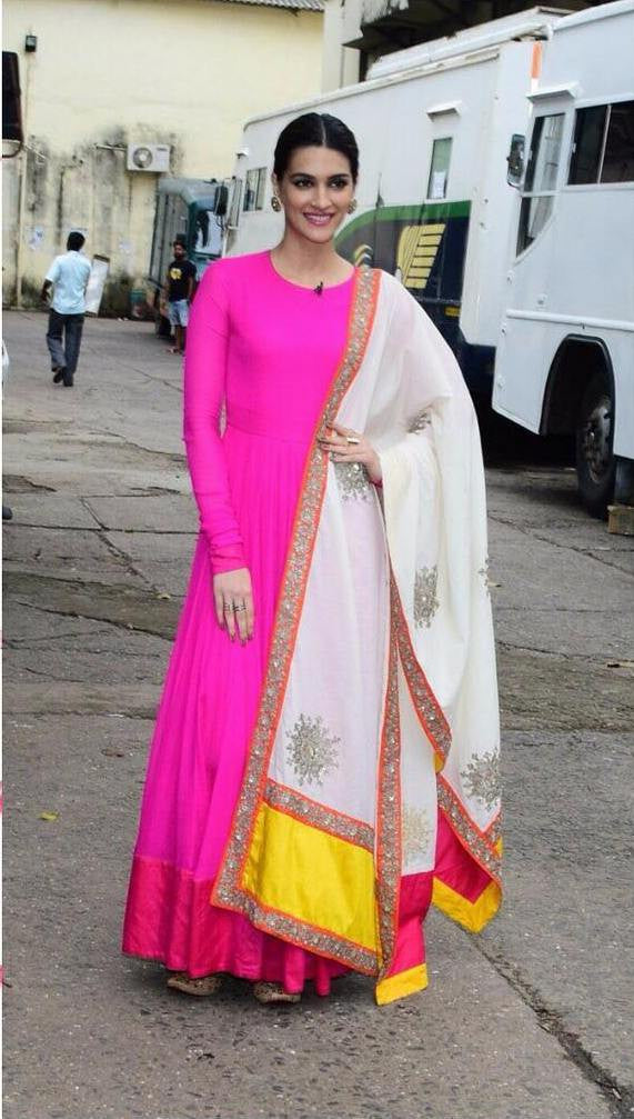 Kriti Sanon Setting A Latest Vibrant Wedding Ready Look