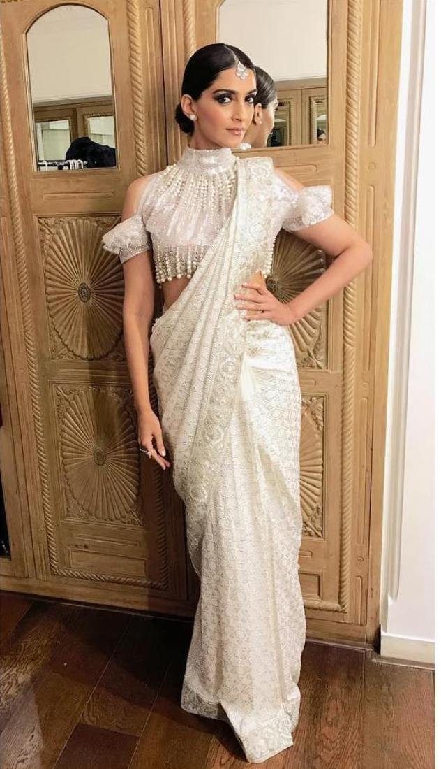 OMG!! Sonam Kapoor‘s White Saree Look is A Best Ethnic Look Of 2017