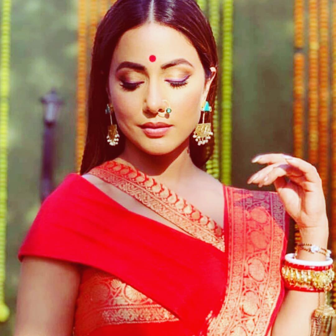 Hina Khan Looks Ethreal in Red Bengali Silk Saree in Her Latest Picture