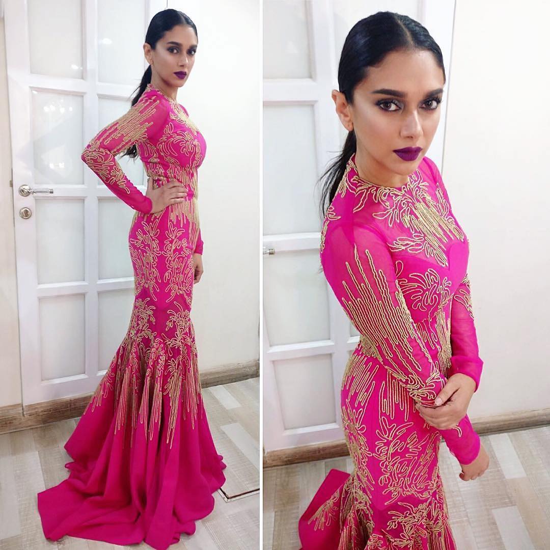 The stunning Aditya Rao Hydari chose pink as her color for the Women of the Year Awards.