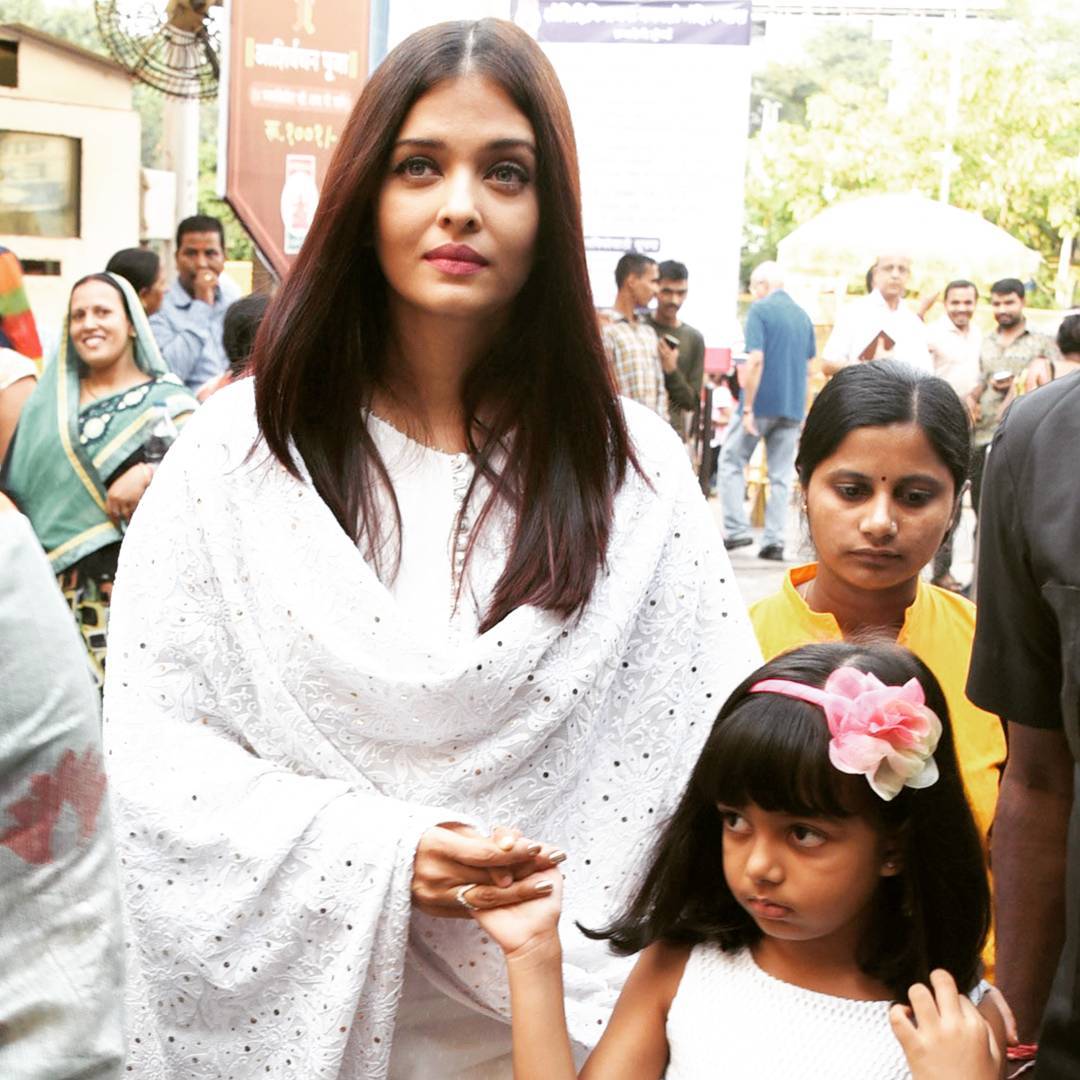 Aishwarya Rai Bachchan wore a white churidar and kurta with a matching embroidered dupatta (all) from Sukriti and Aakriti 