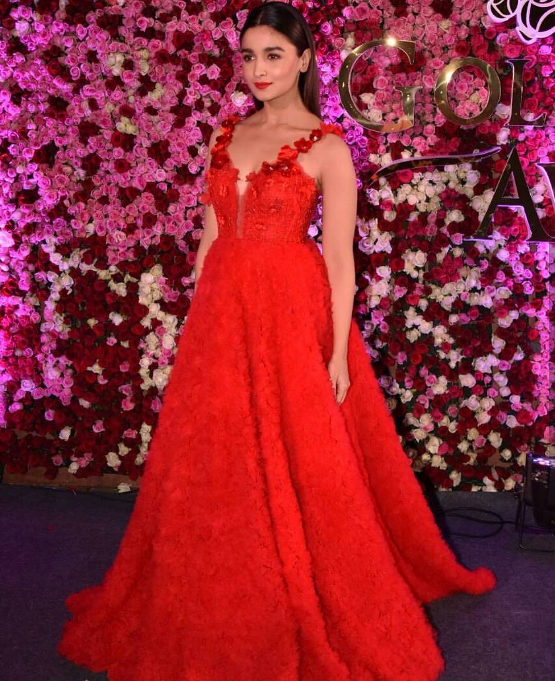 Lux Golden Rose Awards 2017: Alia Bhatt in Her Classy Bold Hot Red Look