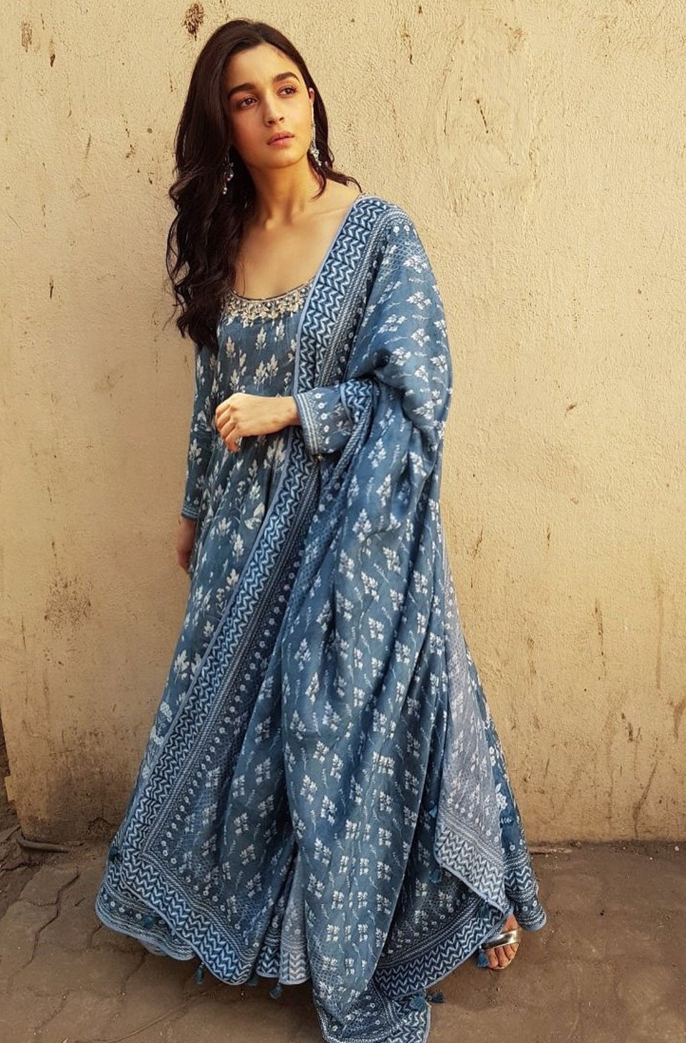alia-bhatt-in-anita-dongre-dress