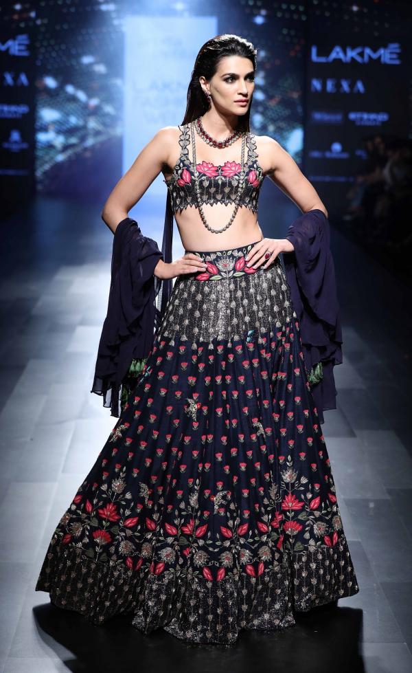 LFW 2017: Kriti Sanon Looks Like A Million Bucks In Arpita Mehta’s Collection