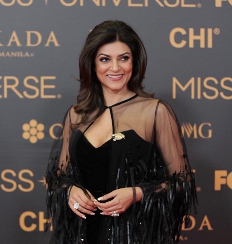 Sushmita Sen Looked Angelic in a Black Gown at The Miss Universe 2016