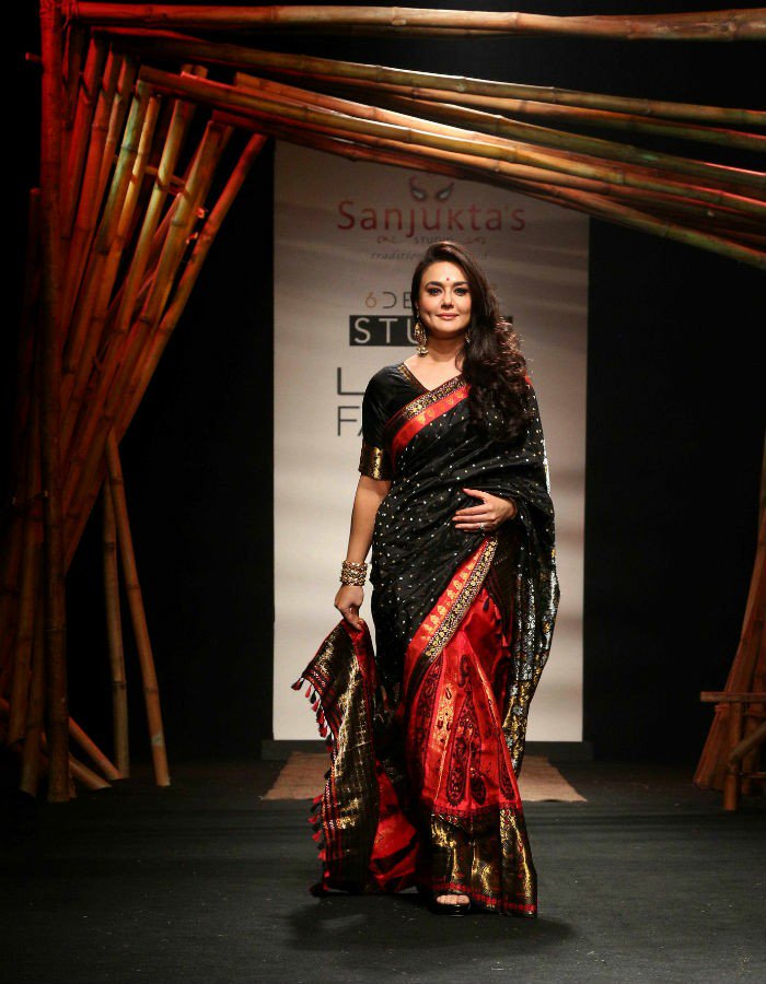 Preity Zinta in Sanjukta Dutta's designer Banarasi art silk handloom penkalamkari saree in summer lakme fashion week 2017