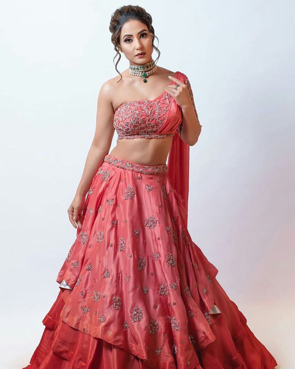 Bombay-Times-Fashion-Week:-Hina-Khan-in-Peach-Colored-Lehenga-Choli 