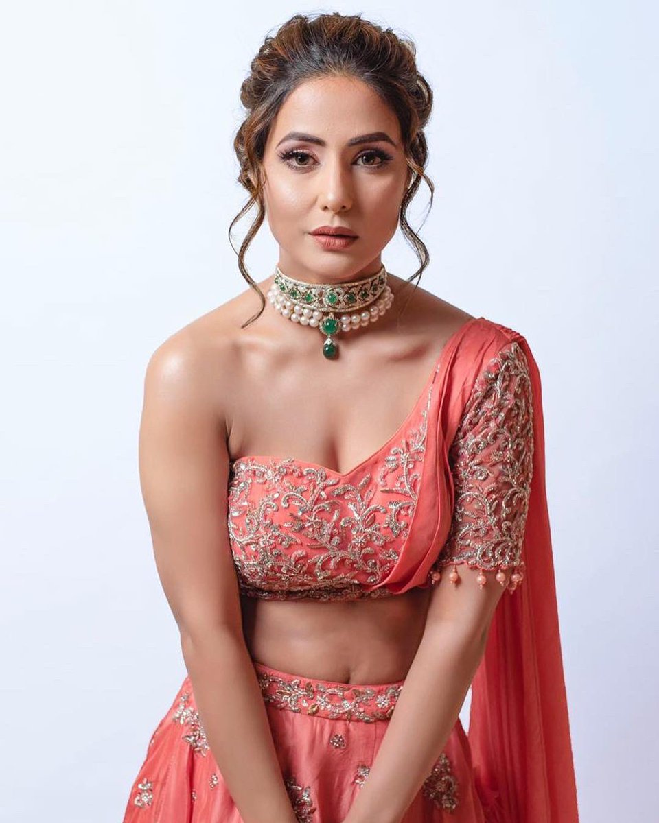 Bombay-Times-Fashion-Week:-Hina-Khan-in-Peach-Colored-Lehenga-Choli 