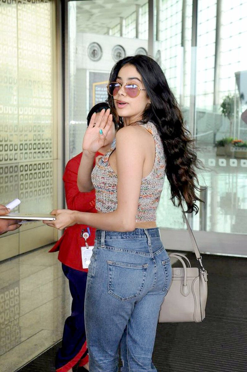 Jhanvi Kapoor Looked Like a Fashion Queen At The Airport 