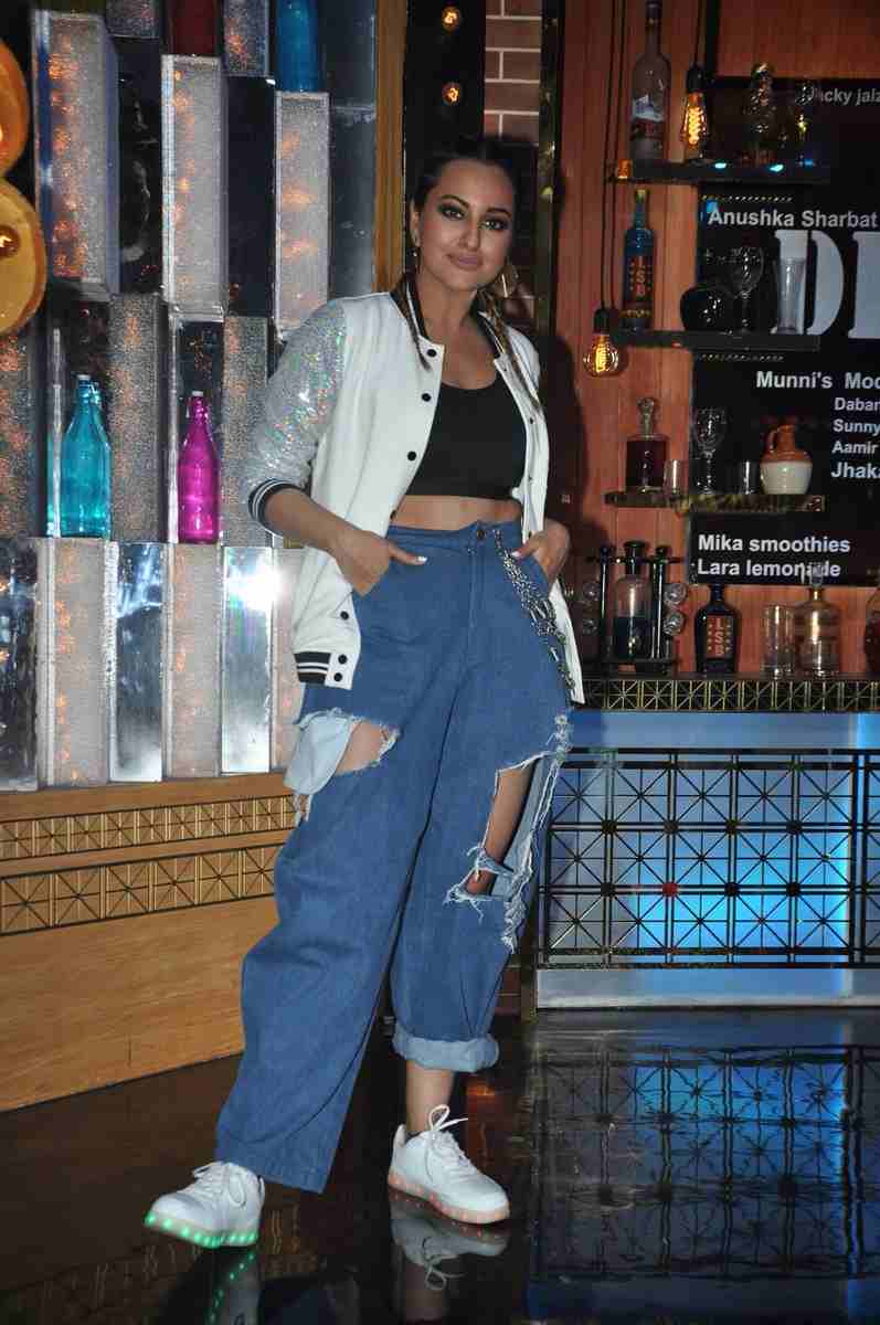 Sonakshi Sinha Worked The Coolest Denim FashionTrend In The Bollywood Fashion History