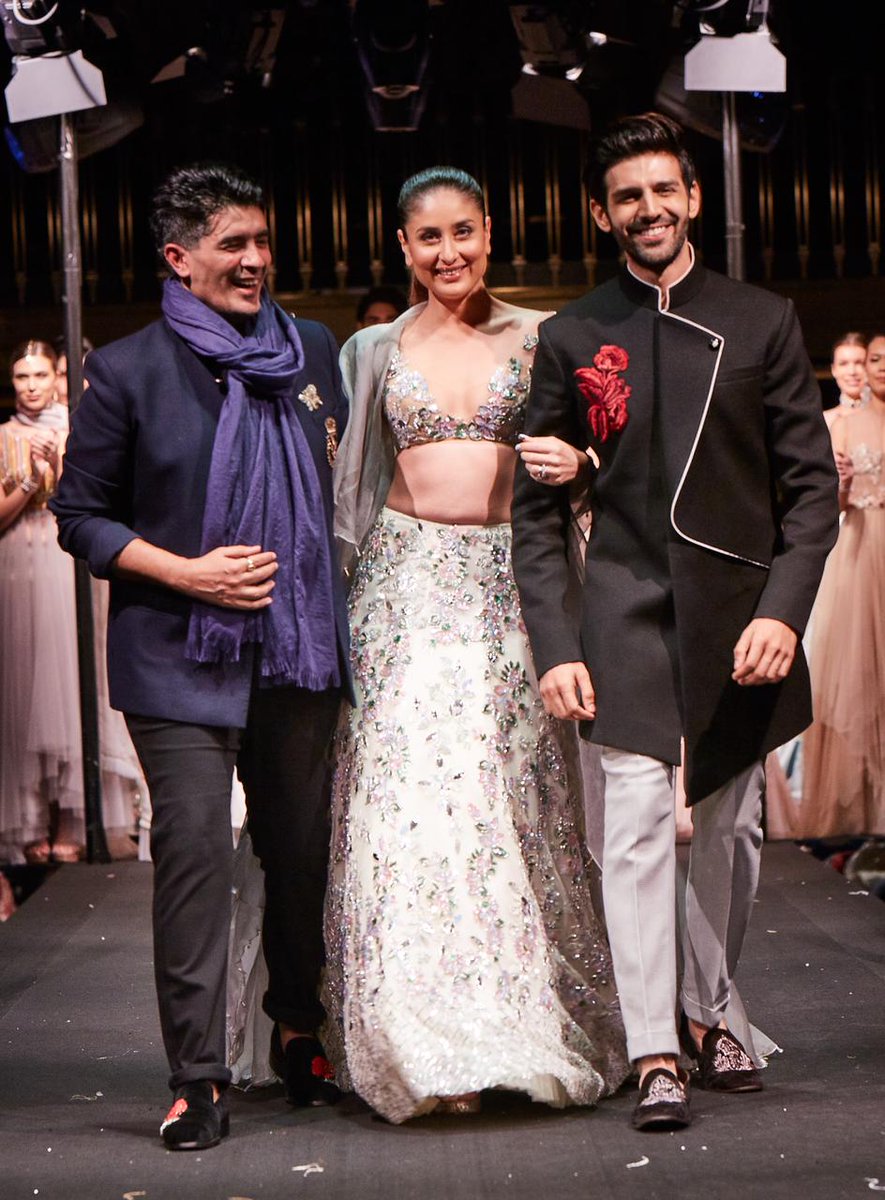 Summer Couture collection, Manish chose his favourite muse Kareena Kapoor Khan and the very dapper Kartik Aaryan.