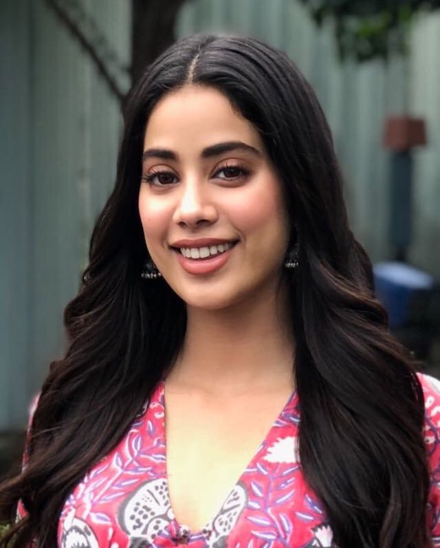 Janhvi-Kapoor-in-Jodi's-Printed-Cape-With-Blue-Denim