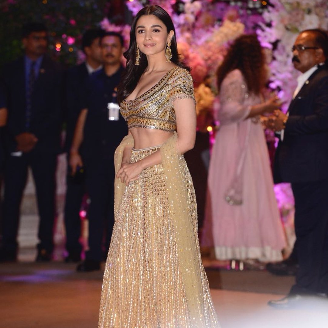 alia bhatt gold lehenga