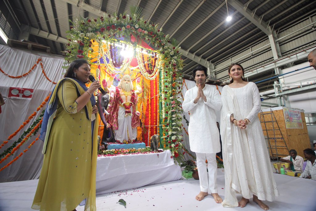 Anushka-Sharma-in-Kanika-Kapoor's-Chinkari-White-Anarkali-Suit