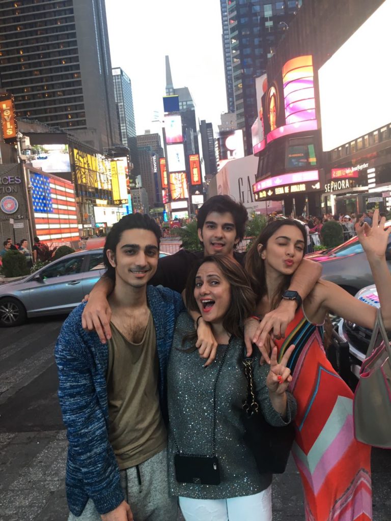 Kiara-Advani-Unnerving-In-NYC-With-Her-Family