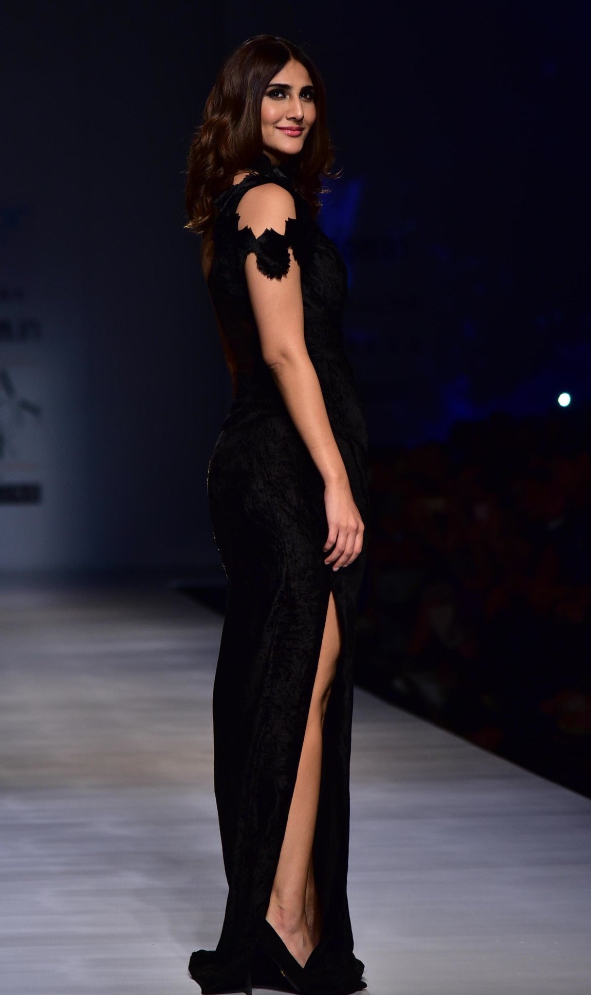 Vaani Kapoor Looked Like Black Magic in Rina Dhaka's Designer Gown at Amazon India Fashion Week 2017