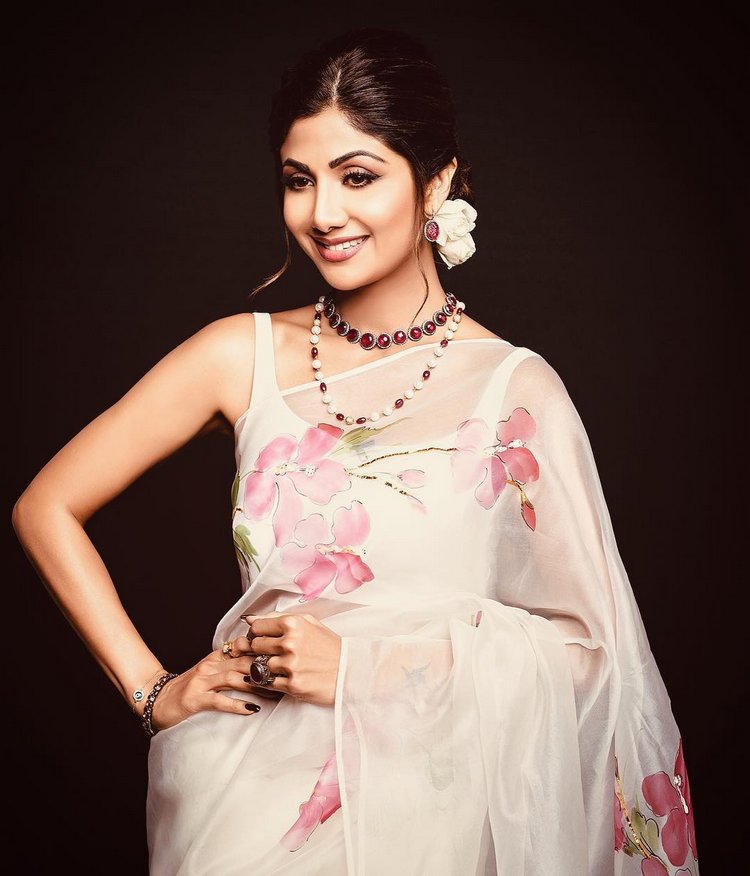 Shilpa Shetty is Giving us Some Vintage Vibes in This Floral Print Saree