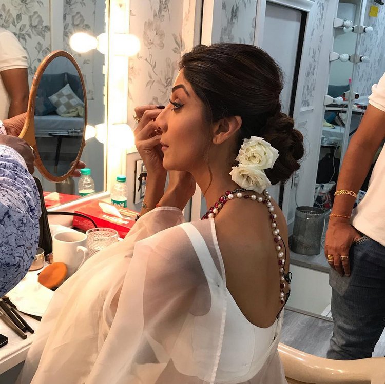 Shilpa Shetty is Giving us Some Vintage Vibes in This Floral Print Saree