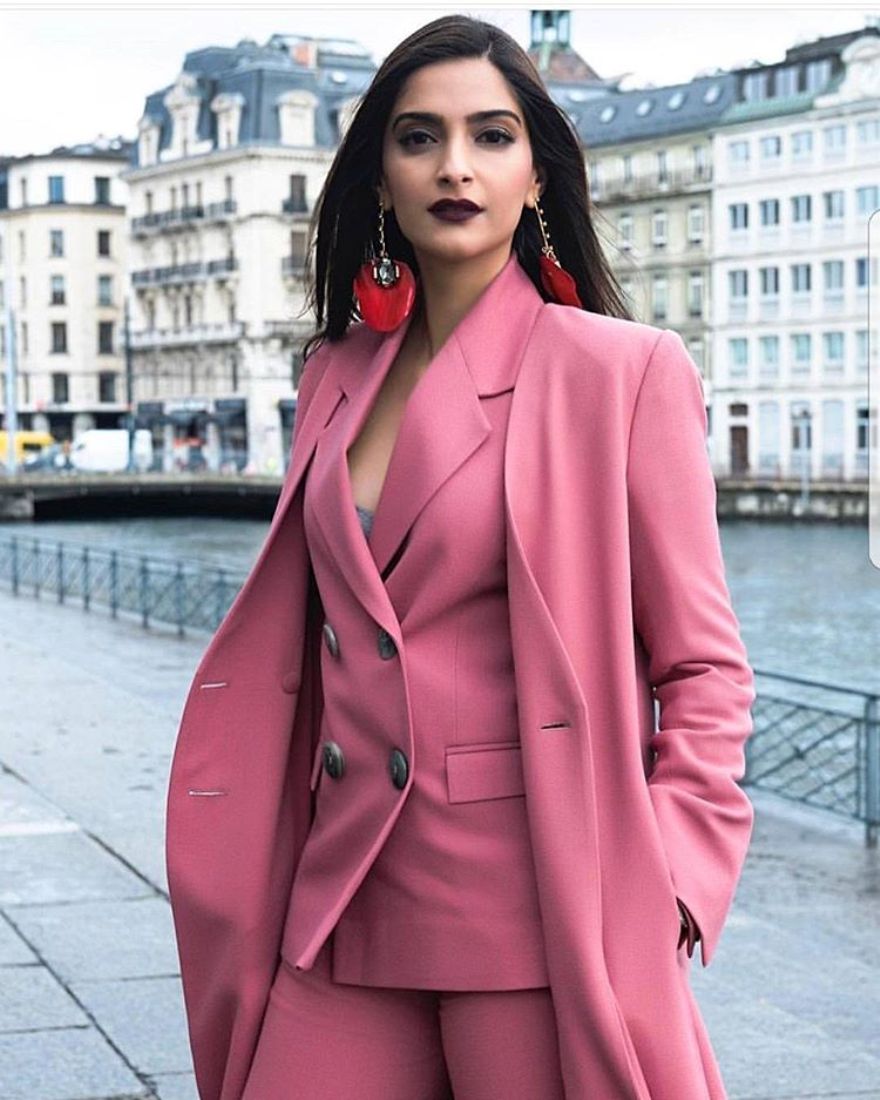 Sonam Kapoor’s Pink Winter Layered Look is Perfect For These Winter Days