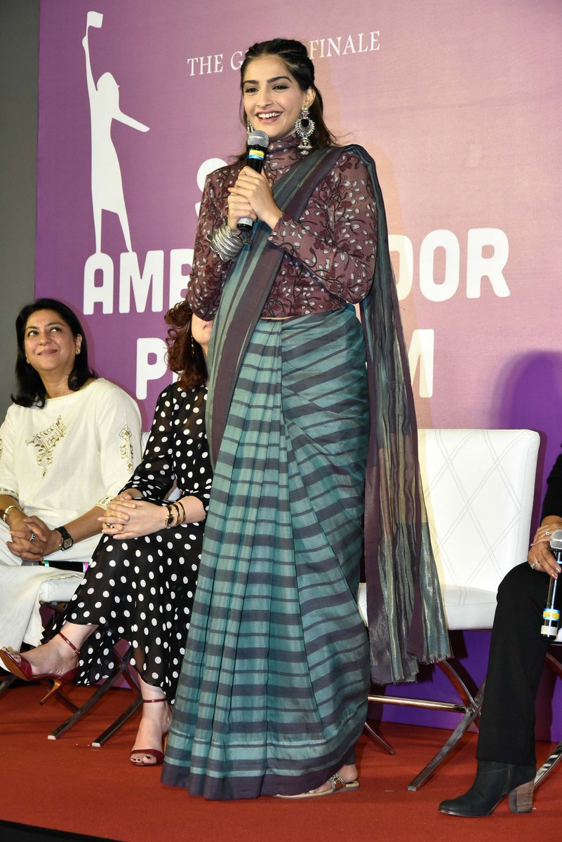 Sonam Kapoor Draped A Simple Saree With Ingenious Ways