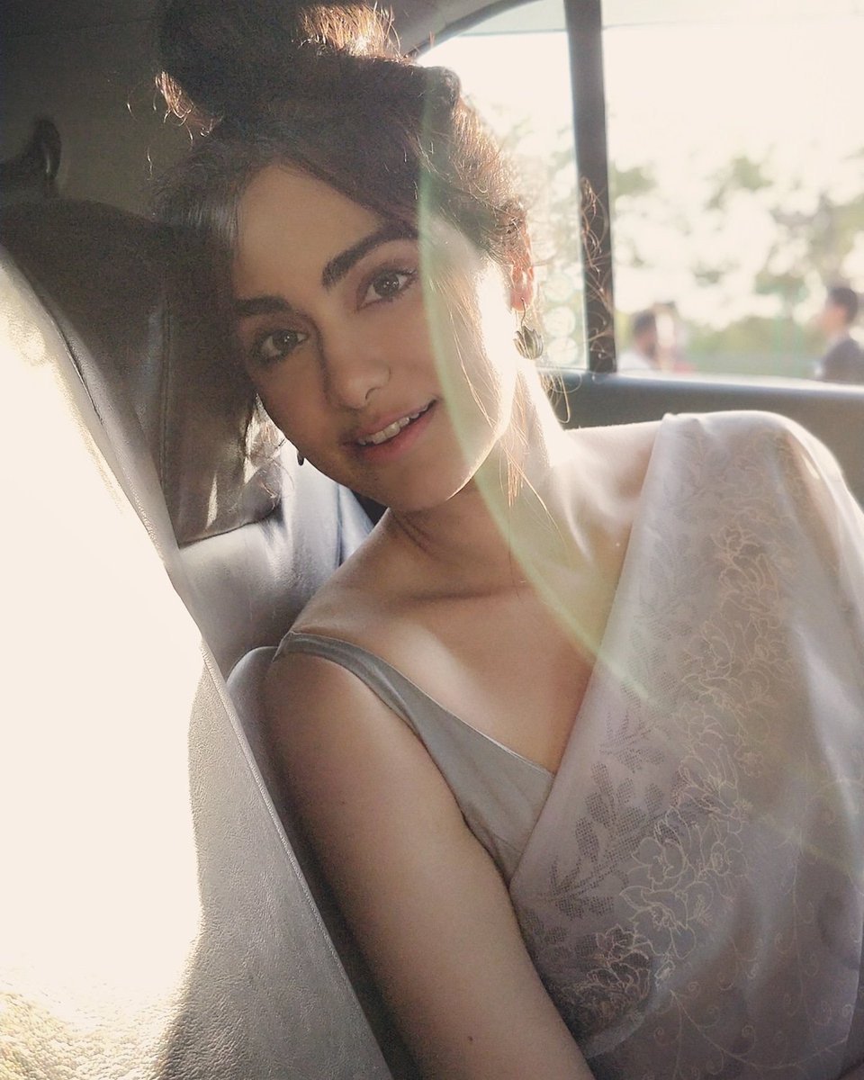 adah-sharma-in-saree