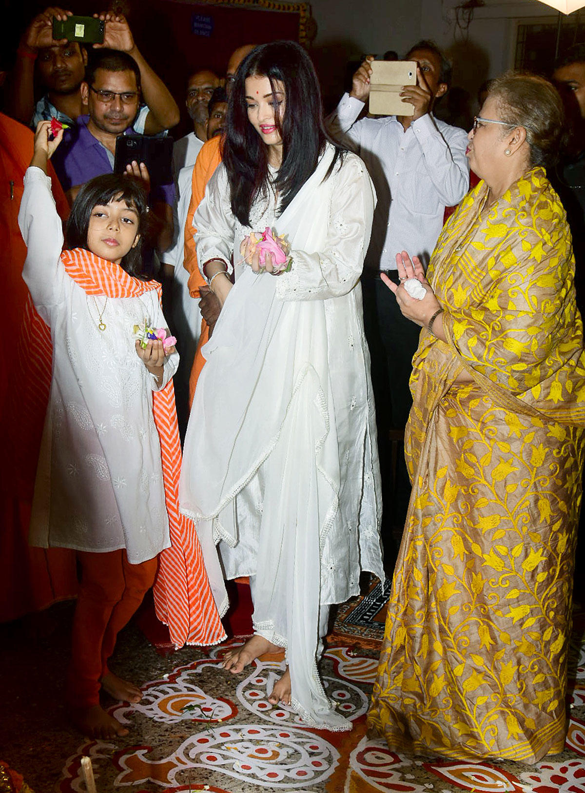 Aishwarya Rai in White Chikankari Salwar Suit Dupatta Set