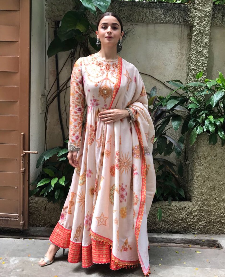 Alia-Bhatt-in-Tarun-Tahiliani's-Printed-Cotton-Anarkali-Suit