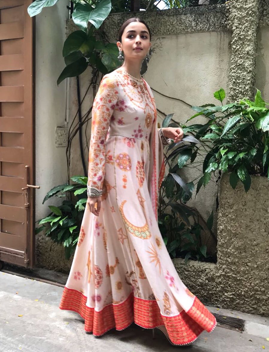 Alia-Bhatt-in-Tarun-Tahiliani's-Printed-Cotton-Anarkali-Suit