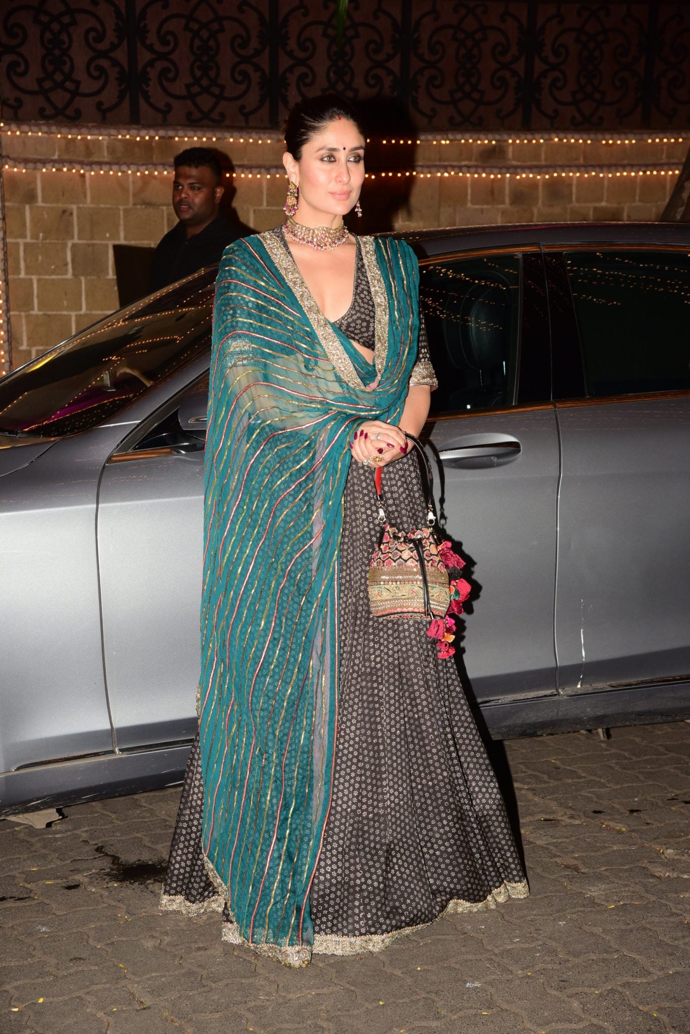 kareena-kapoor-khan-in-black-printed-lehenga