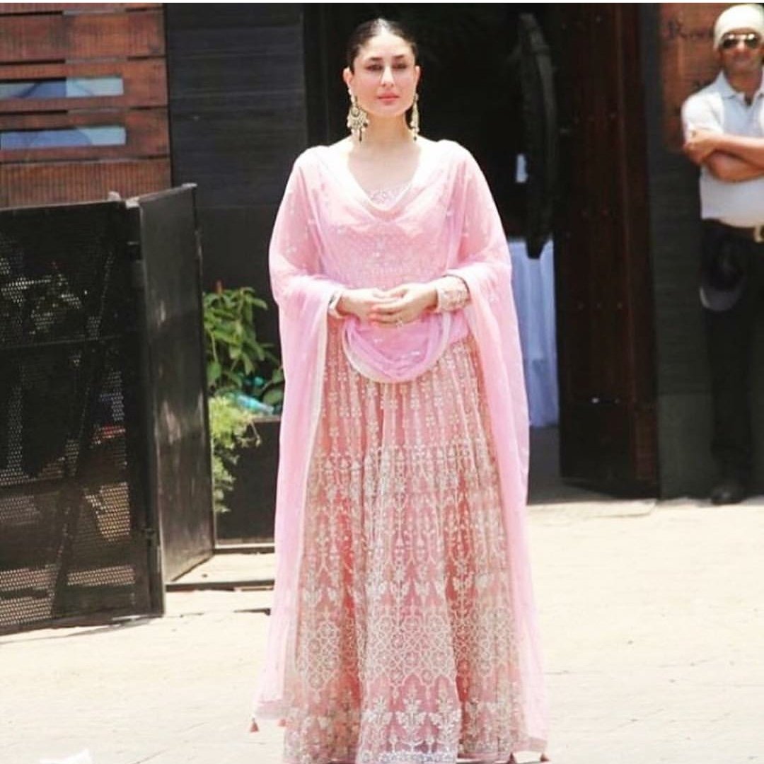 Kareena Kapoor Khan baby pink embroidered Anita Dongre floor length anarkali at Sonam Kapoor's Wedding