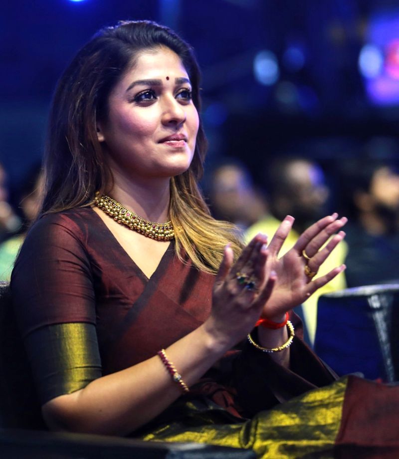Nayanthara in Cotton Silk Saree at Zee Cine Tamil Awards