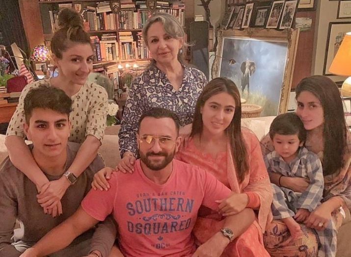 sara-ali-khan-with-her-family
