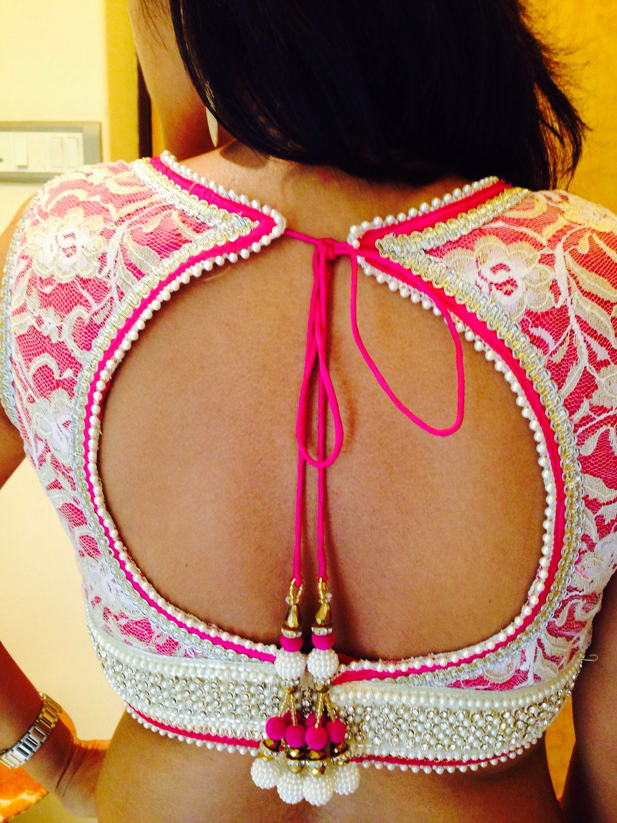 saree-blouse-back-designs