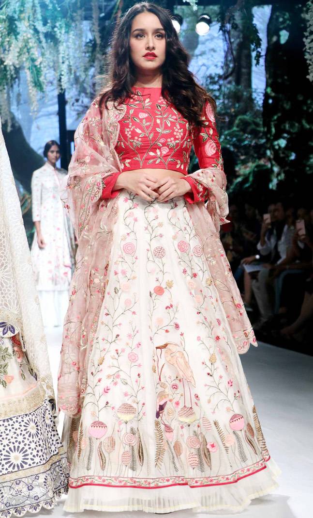 Shraddha Kapoor Looked Like A Fashion Vision  At LFW 2017