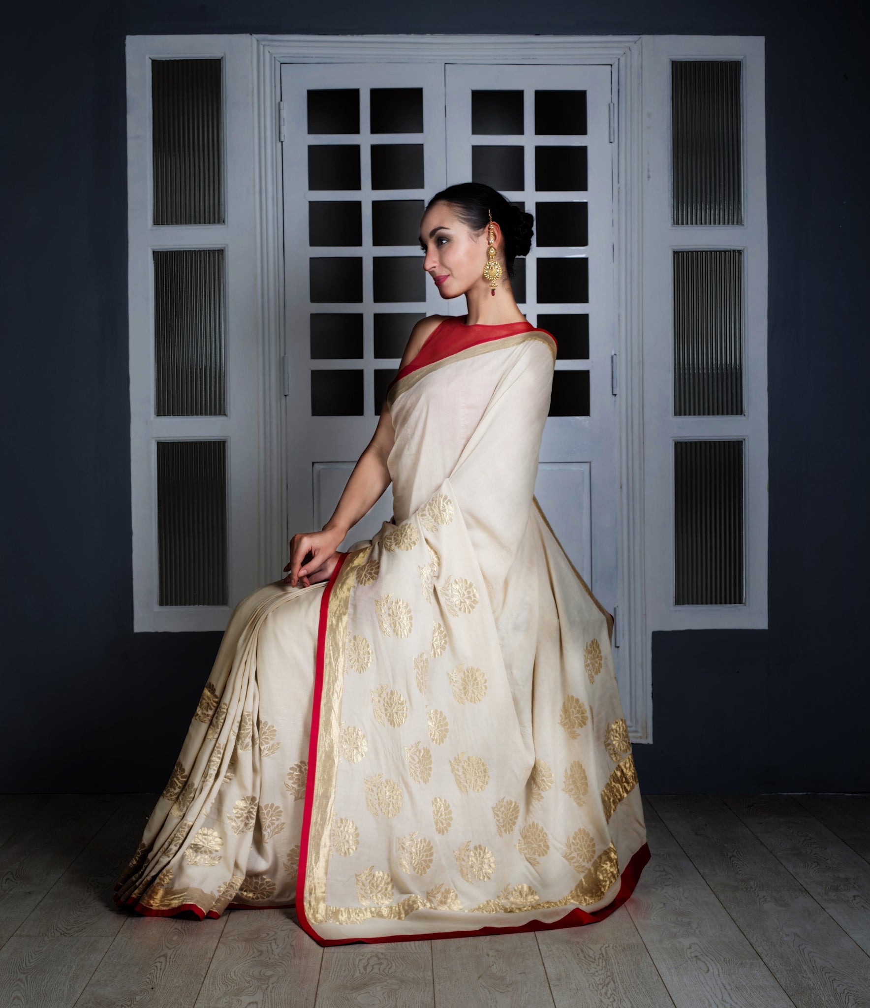 white-silk-saree-with-red-border