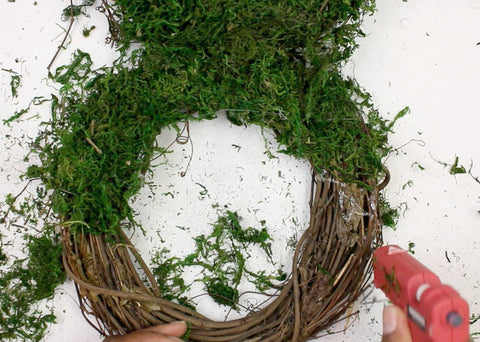 DIY moss bunny wreath 