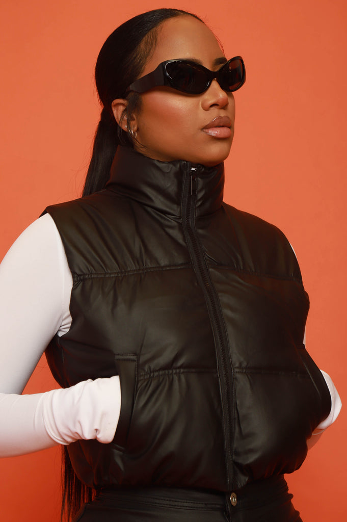 The Shade Sleeveless Puffer Vest - Black - grundigemergencyradio