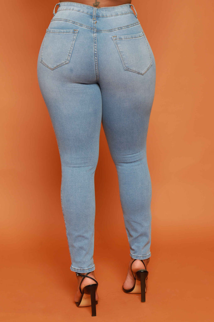 Been Awhile Hourglass High Rise Stretchy Jeans - Light Wash - grundigemergencyradio