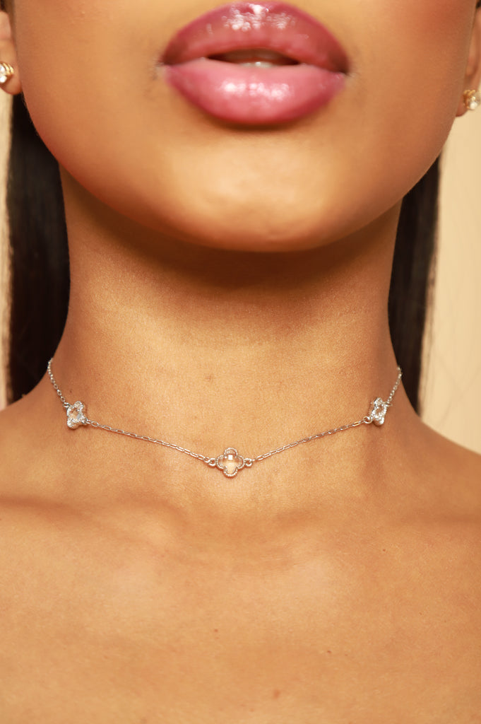 Four Leaf Clover Choker Necklace - Silver - grundigemergencyradio