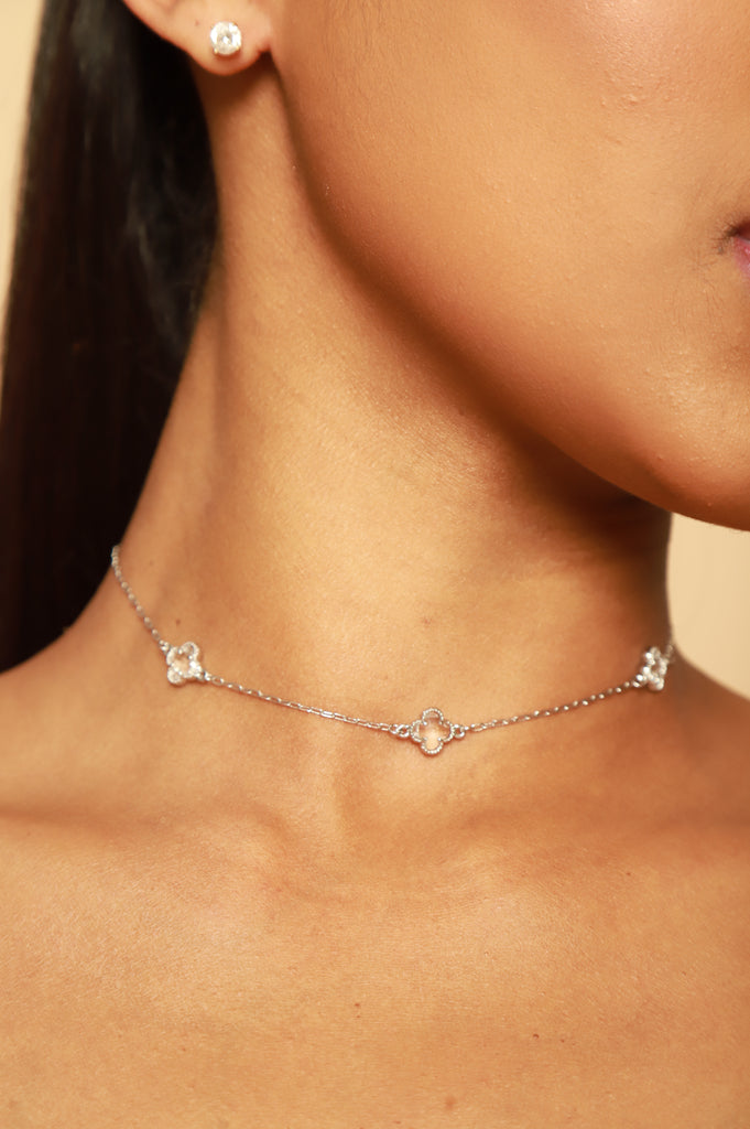 Four Leaf Clover Choker Necklace - Silver - grundigemergencyradio