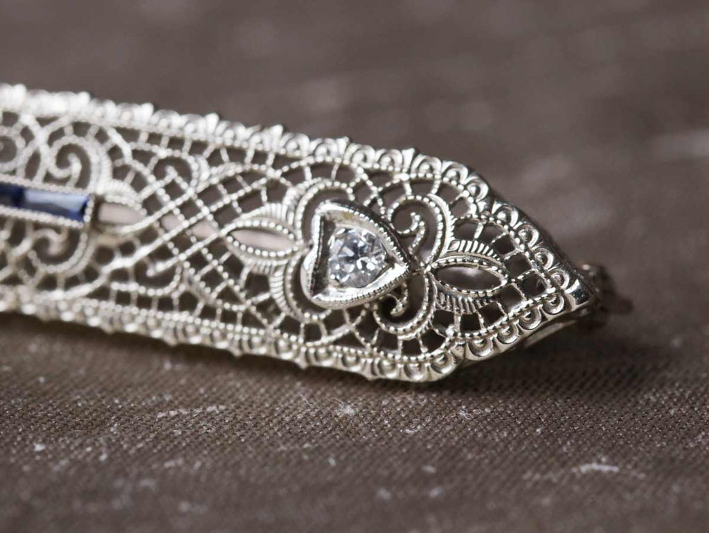 Art Deco filigree bar pin