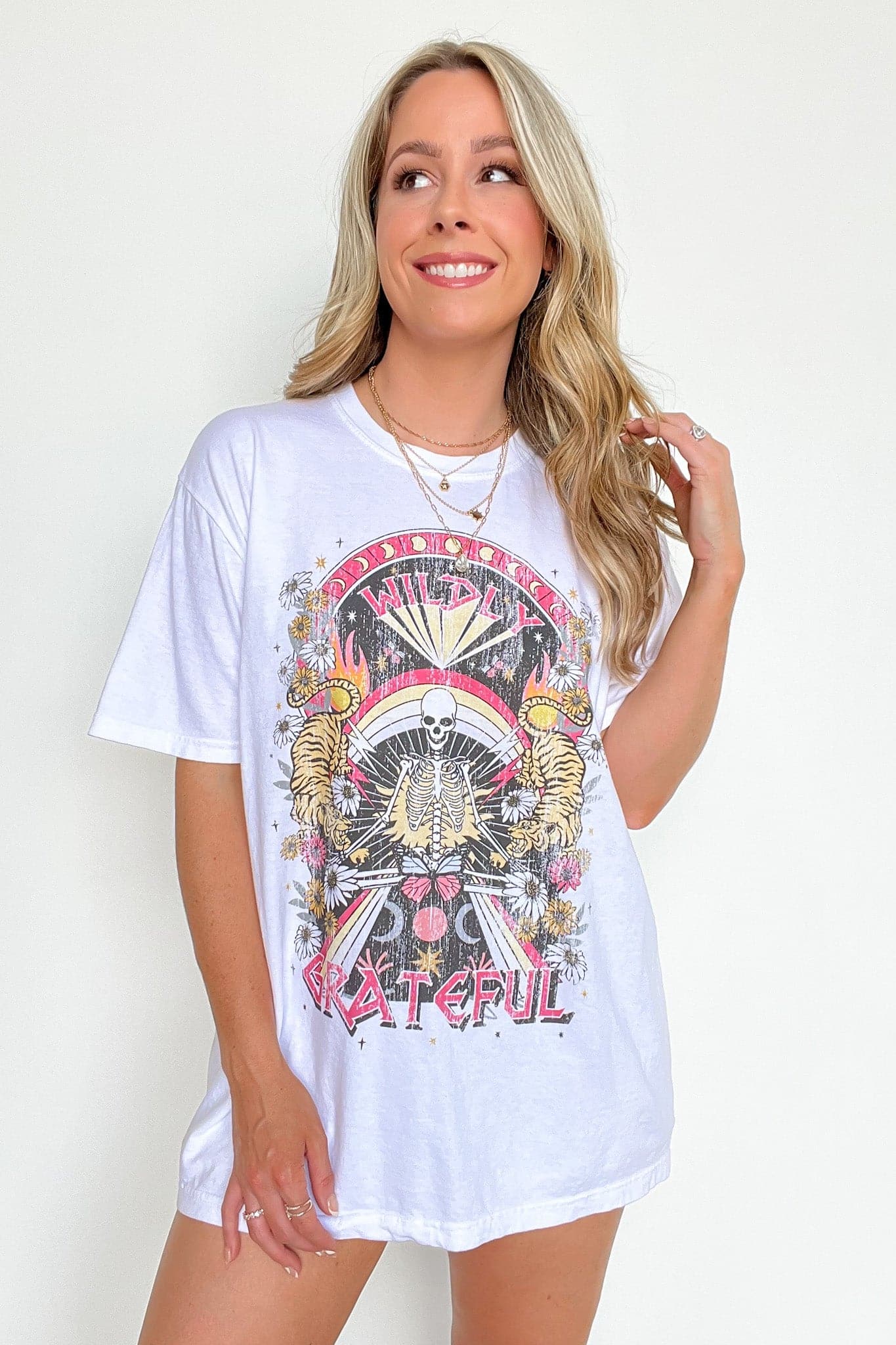  Wildly Grateful Vintage Oversized Graphic Tee - kitchencabinetmagic