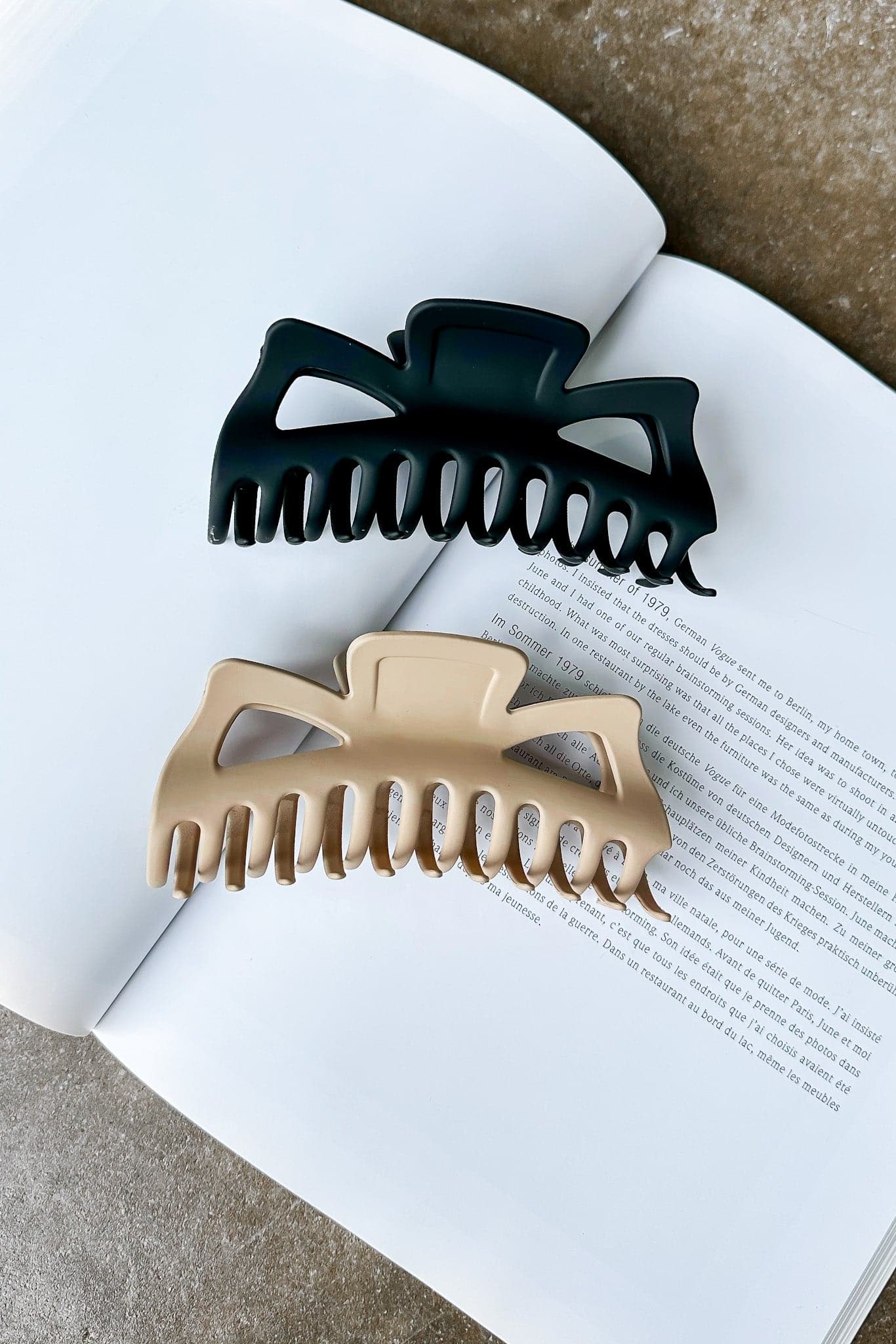  Holding it Together Oversized Hair Clip - BACK IN STOCK - kitchencabinetmagic