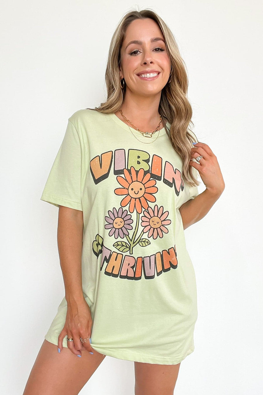  Vibin' and Thrivin' Retro Oversized Graphic Tee - kitchencabinetmagic