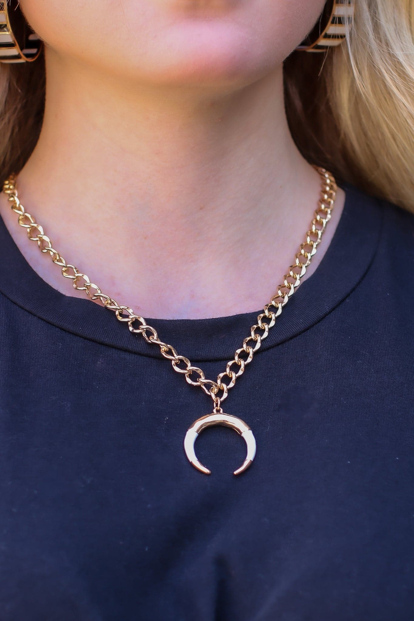  Flawless Attitude Chain and Horn Necklace - kitchencabinetmagic