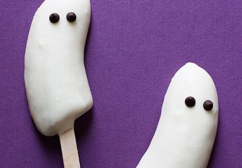 banana ghosts with yoghurt and chocolate chips