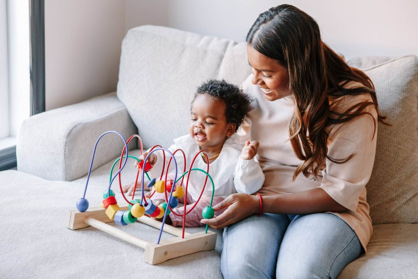 Cubeta cero Imaginativo Infant Activities: 6 to 12 Months – Happiest Baby