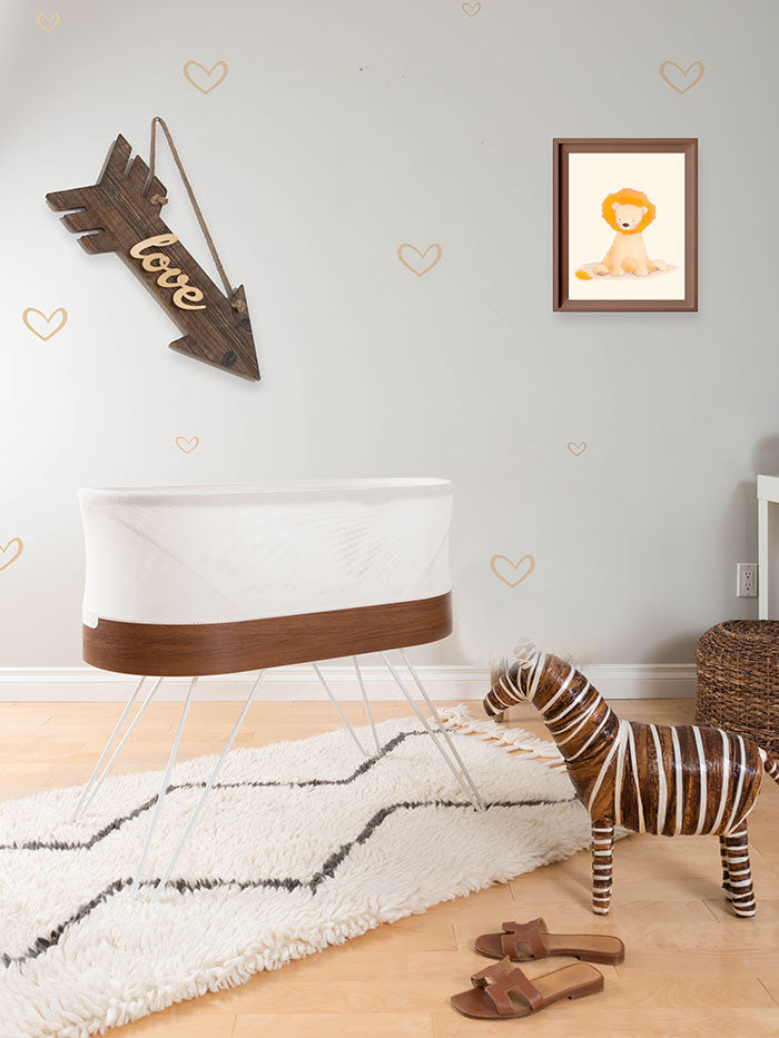 SNOO nursery with lion picture on wall