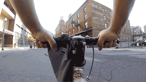 Slap Bag in action on fixie city bike