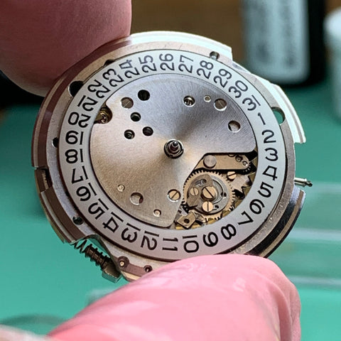 Servicing an early 1960's automatic LeCoultre Memovox Alarm Date calibre 825
